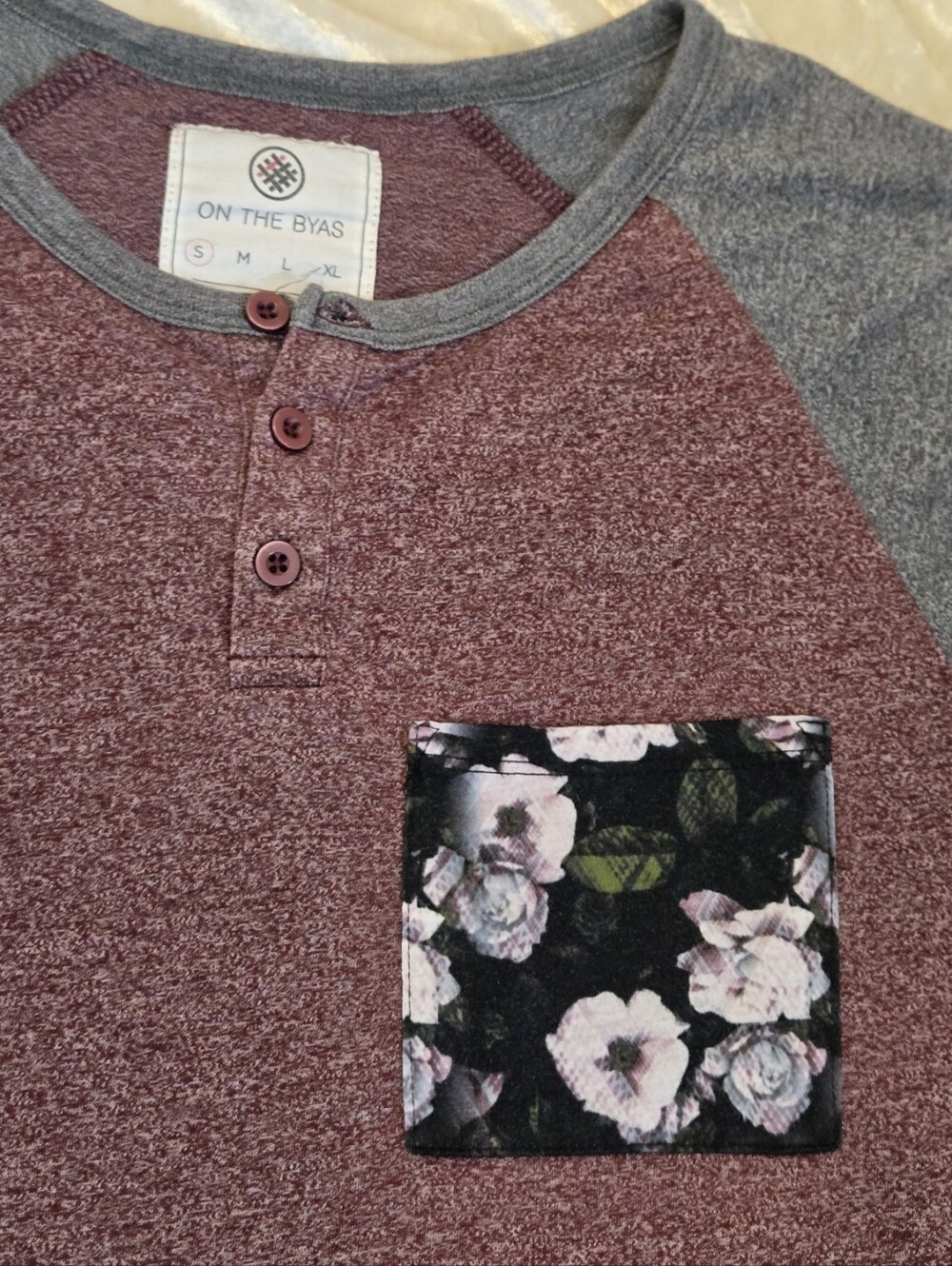 On The Byas Women’s Small Burgundy Gray Floral Pocket Raglan Henley Top